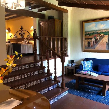 Villa San Jose Hotel & Suites Морелия Экстерьер фото