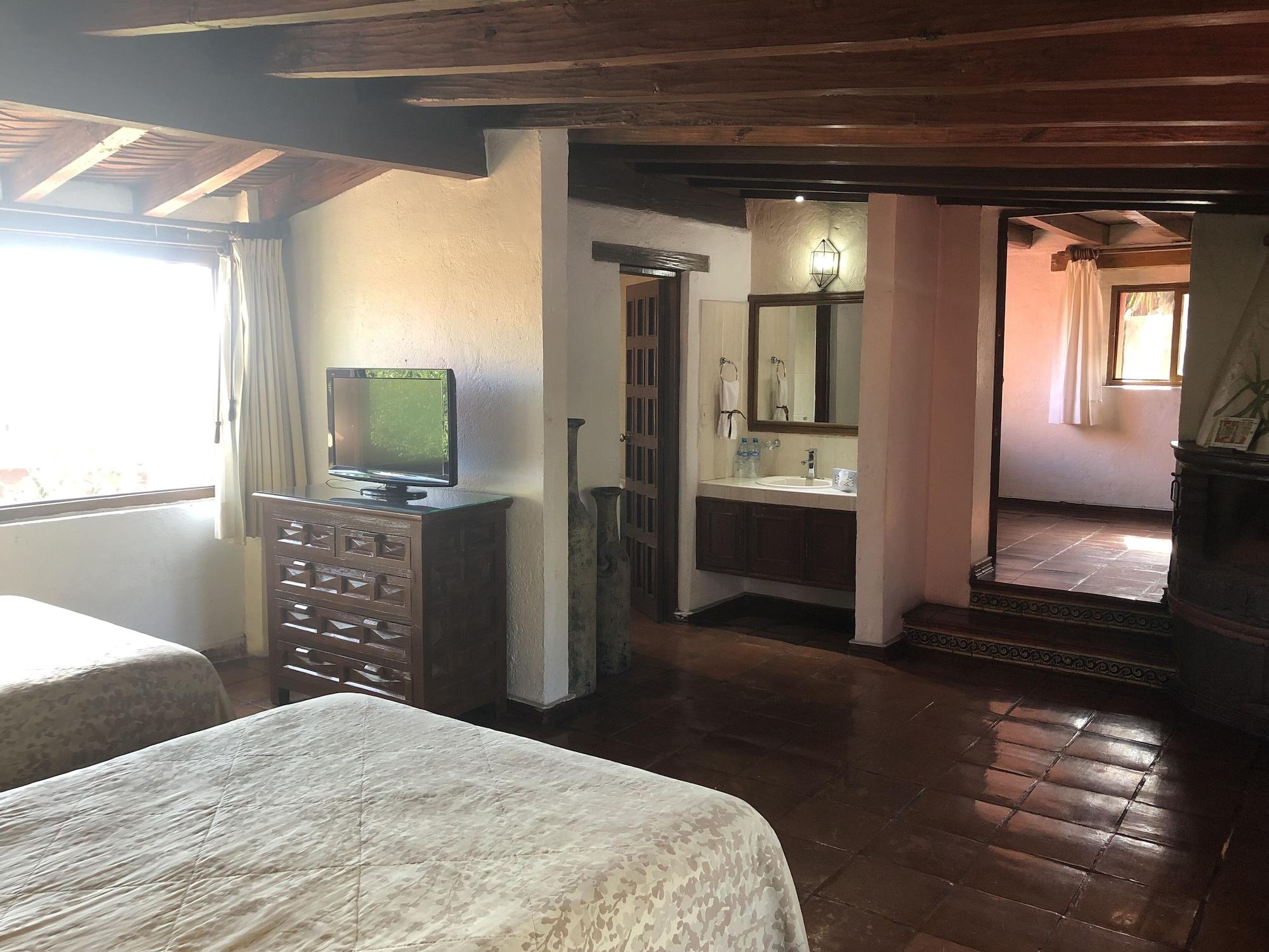 Villa San Jose Hotel & Suites Морелия Экстерьер фото